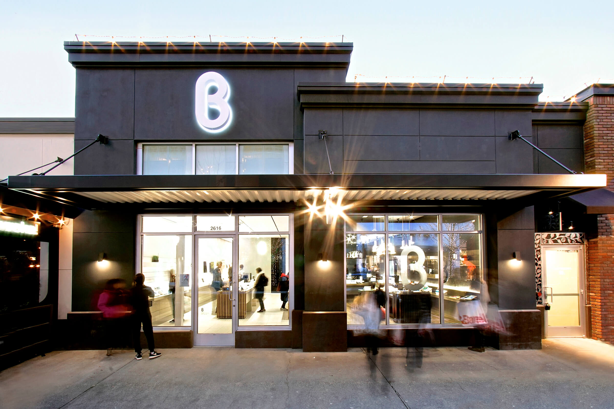 b8ta Seattle exterior.jpg