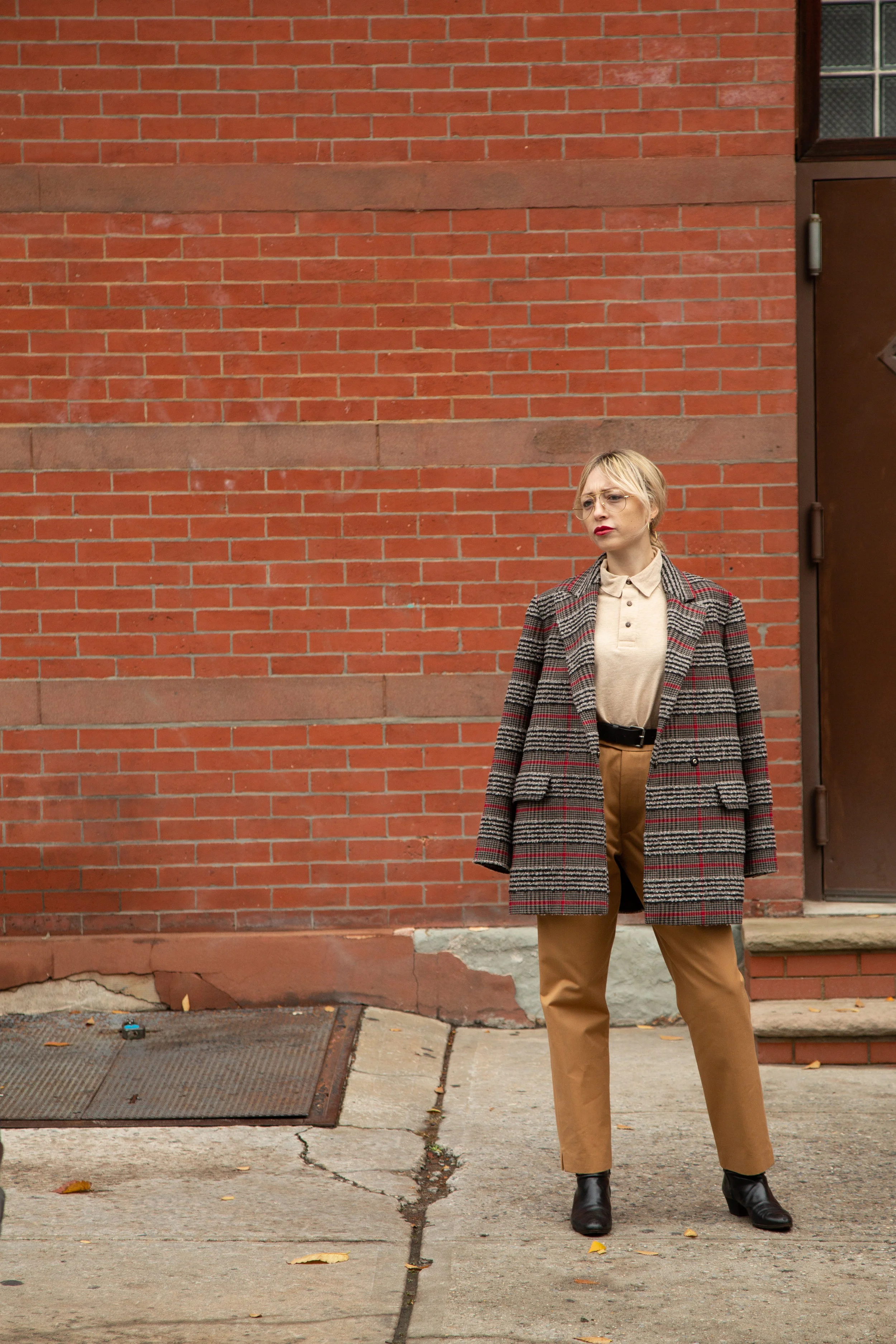 Ph@caspertelly-Stylist@dartakaleja-Makeupandhairstylist@anngior-SheEmyVenturini@ipsilonparis-Production@pausefashionhub-Pants@whymaydinchyna-T-Shirt@lalf-Coat@_pixiewontplay-Look005-B.jpg