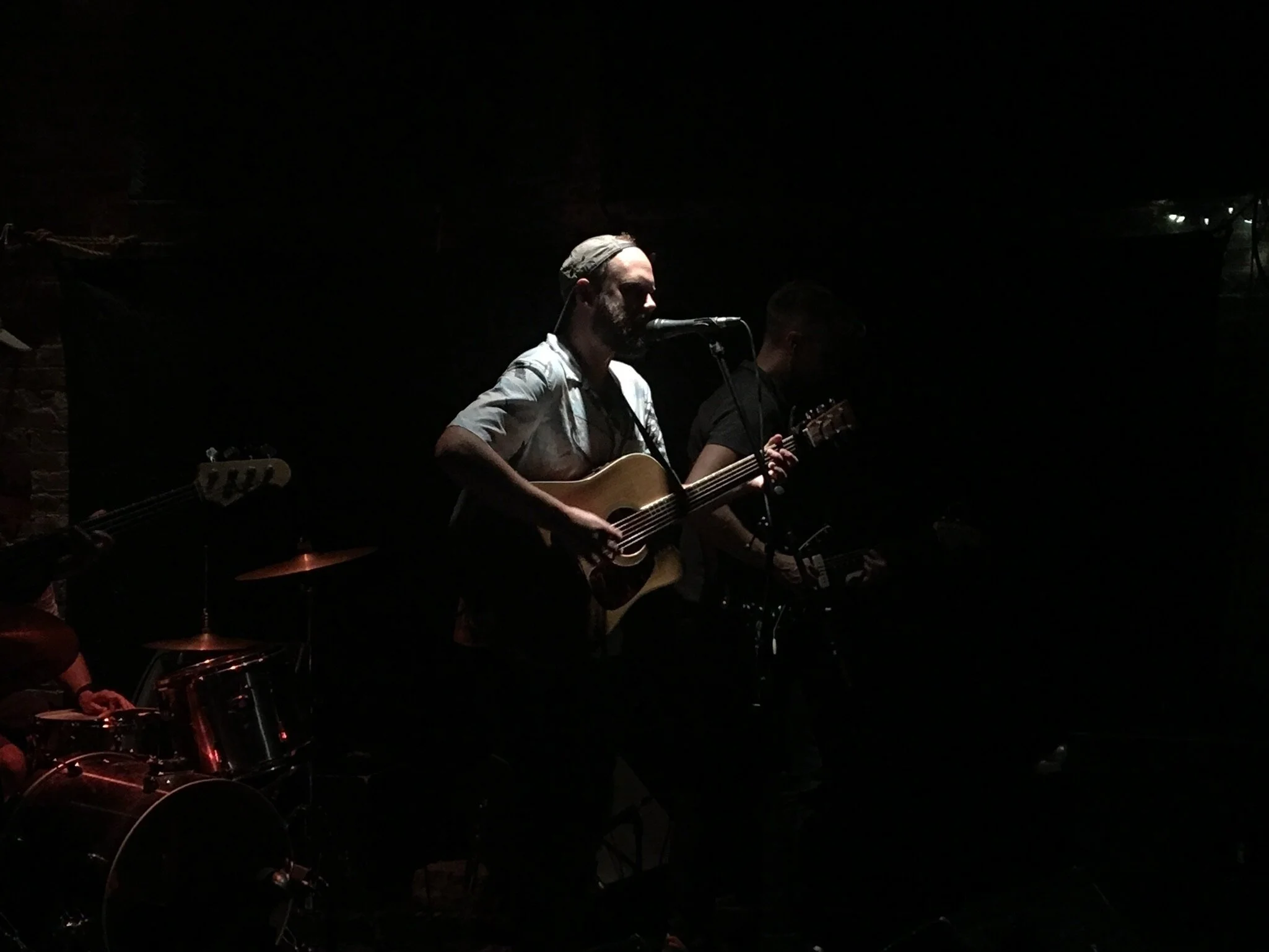 Nik+Toplight+singer+acoustic.jpg