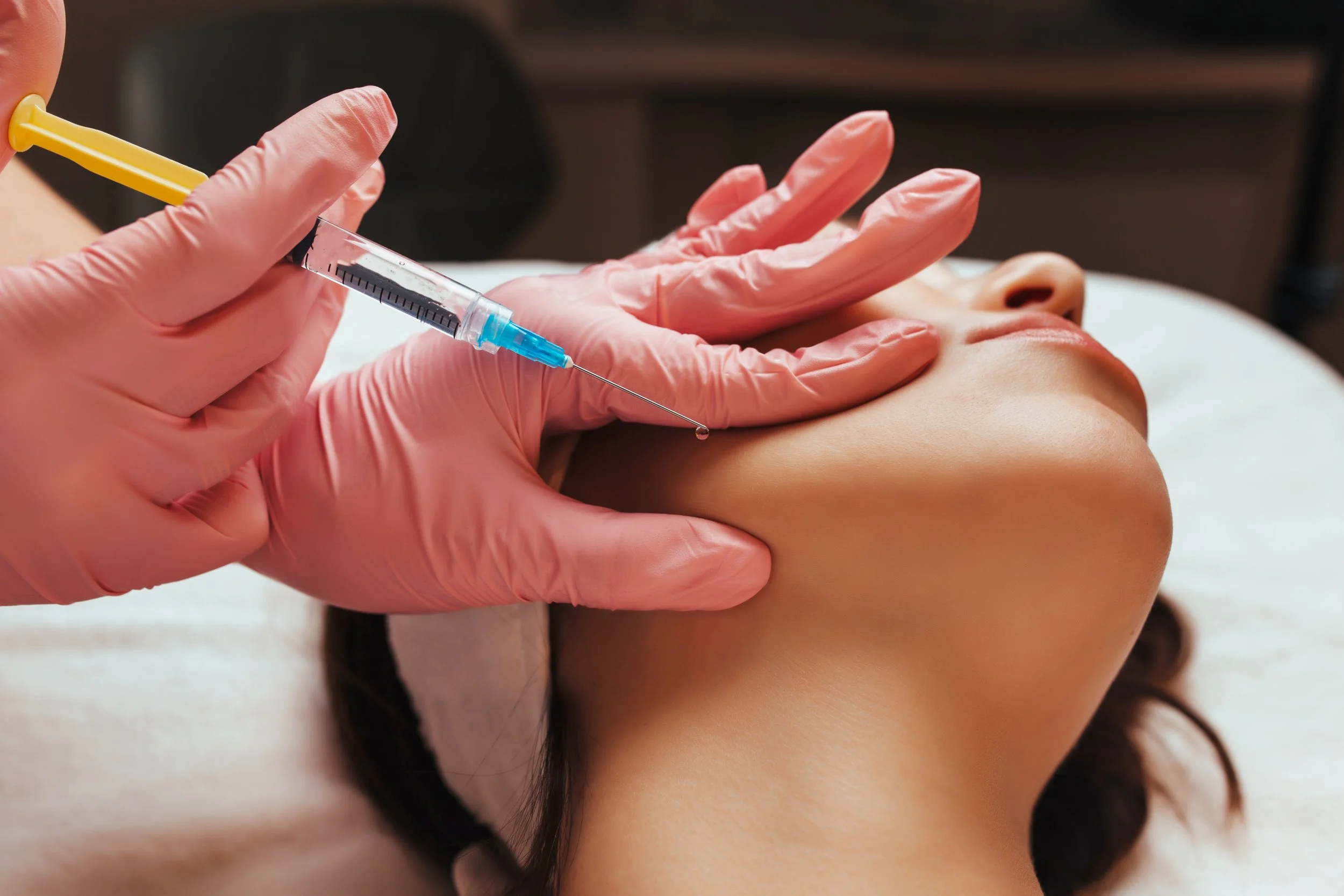 The Impact of Technology on Your Neck: Understanding and Treating Tech Neck