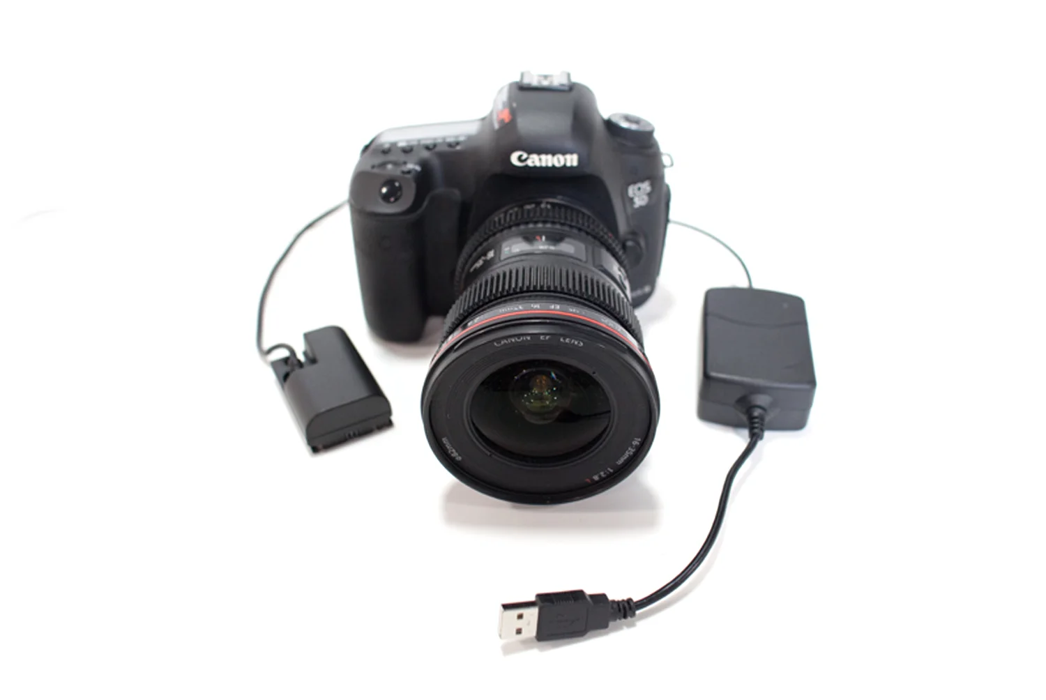 UNINTERRUPTED CAMERA POWER SUPPLY AND COUPLER KIT With our optional uninterrupted camera power supply option there is no need to swap batteries though out the day allowing you to keep your setup the same and save time. No more camera dying during the middle of a shoot which could affect camera settings. Even if the Autocam360™️ is powered down the camera will remain powered for approximately 3 hours.