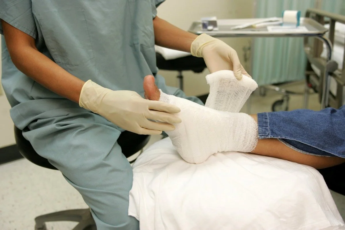 diabetic-foot-ulcers-wound-care-specialist-bandaging.jpg