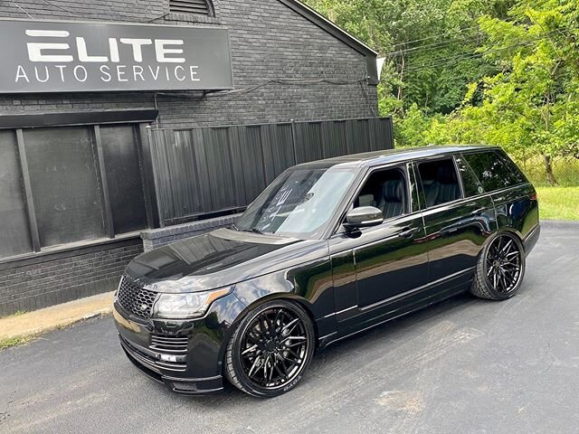 Elite Range Rover Autobiography on 24&rdquo; @agwheels F563 finished in Gloss black center/black chrome outer lips. @toyotires #eliteimportz #flawlessfinishdetailing #rangeroverautobiography #agwheels