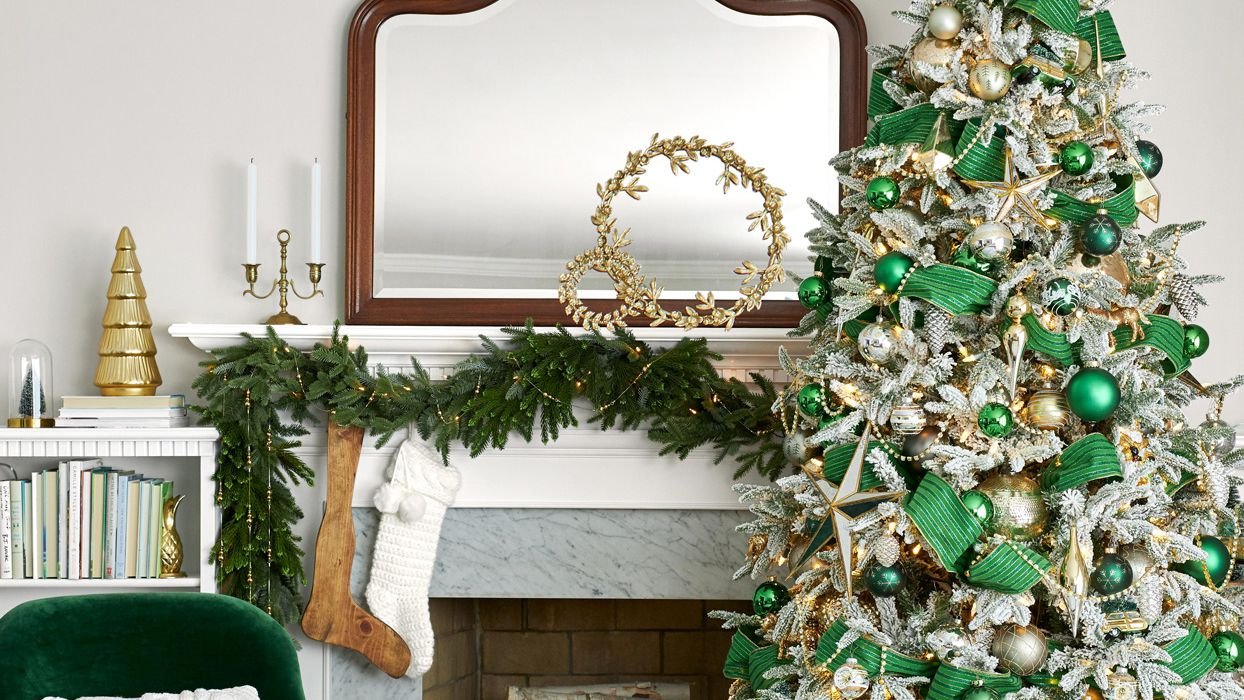 green-christmas-tree-decor-velvet-chair-garland-cf8d0372-680094429c6346ff9f8fbc65ff7be69a.jpeg