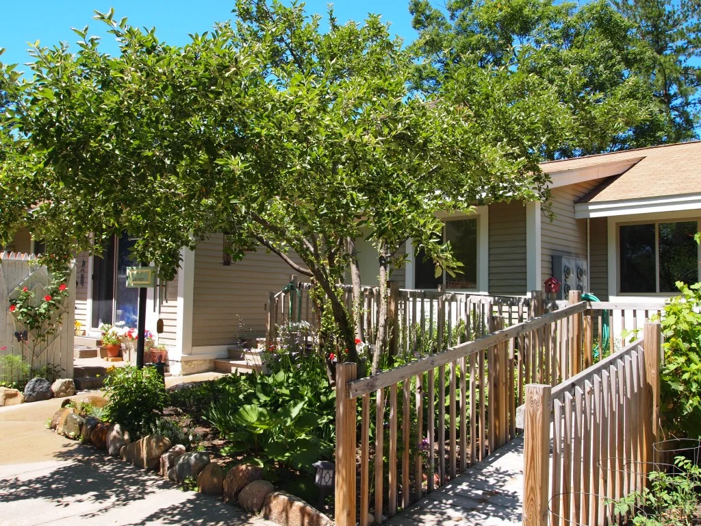 Apple-tree-garden-house-and-railing-1024x768.jpg