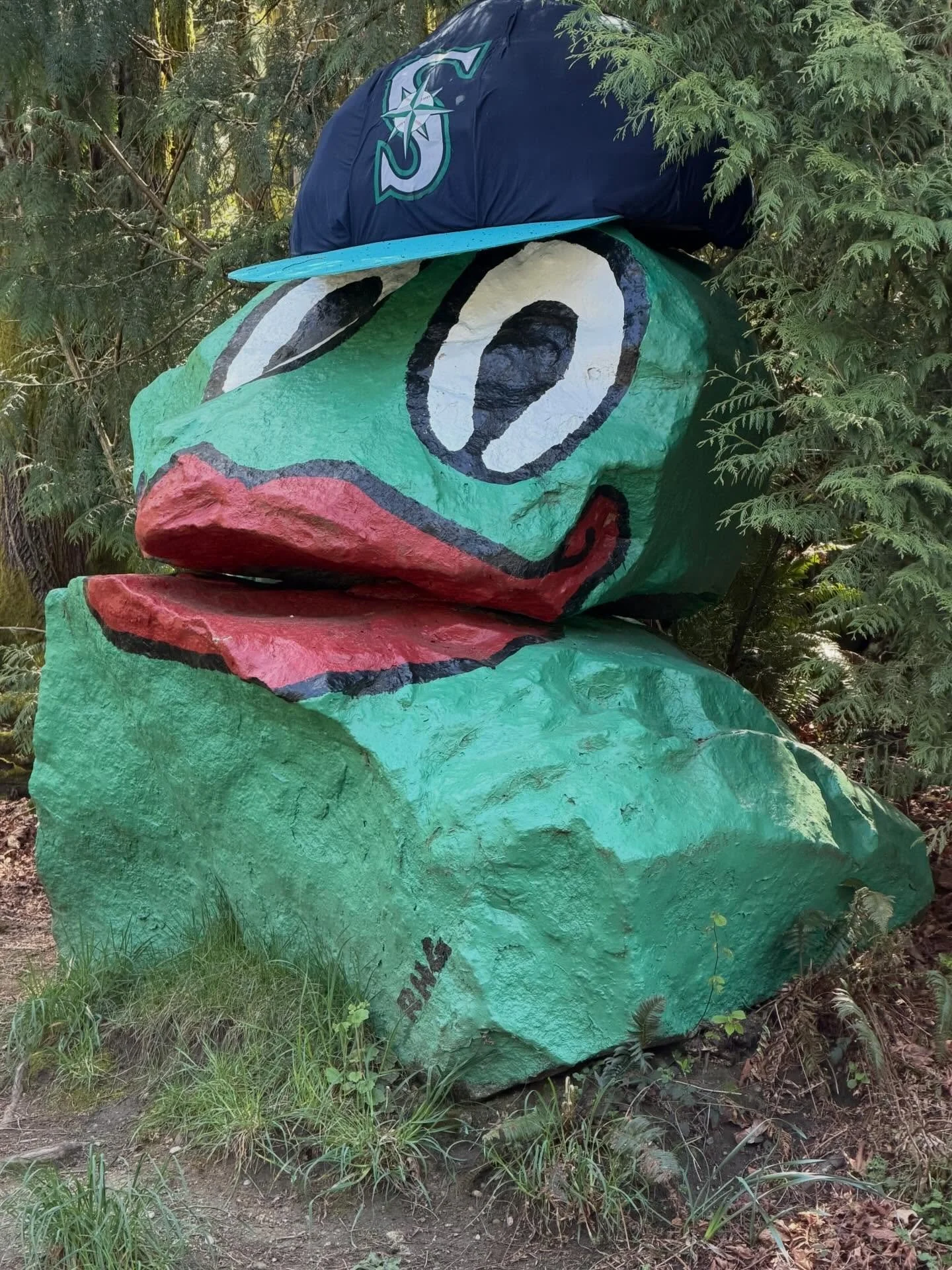 14 BEAUTIFUL homes on brokers tour today. Gorgeous waterfront listings, two penthouse condos in the heart of Winslow, a treat to view the Heron rookery, and one #frogrock ready for M&rsquo;s Season. Paddington LOVED his first brokers tour with @kims.