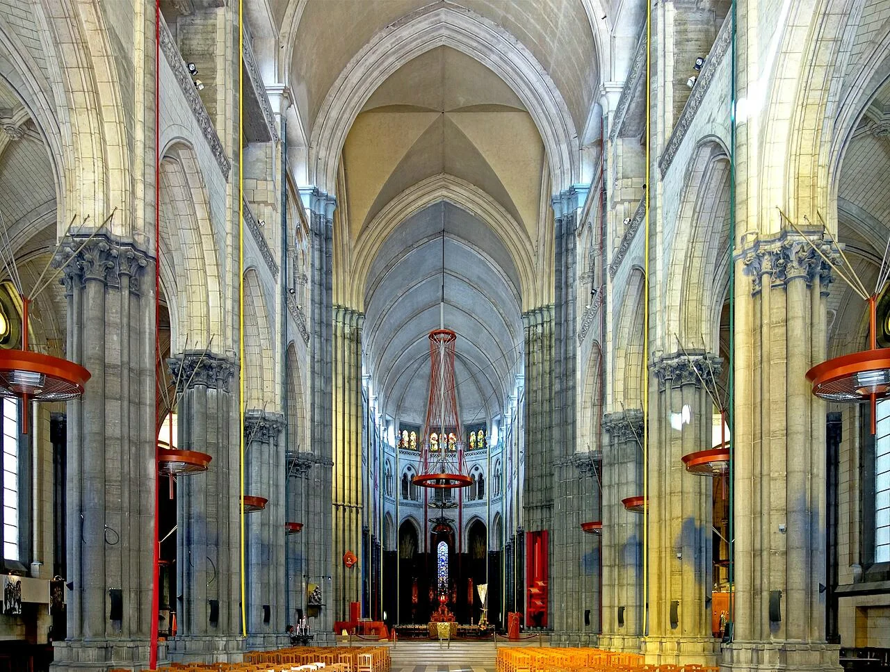 Notre Dame de la Treille nef.jpg