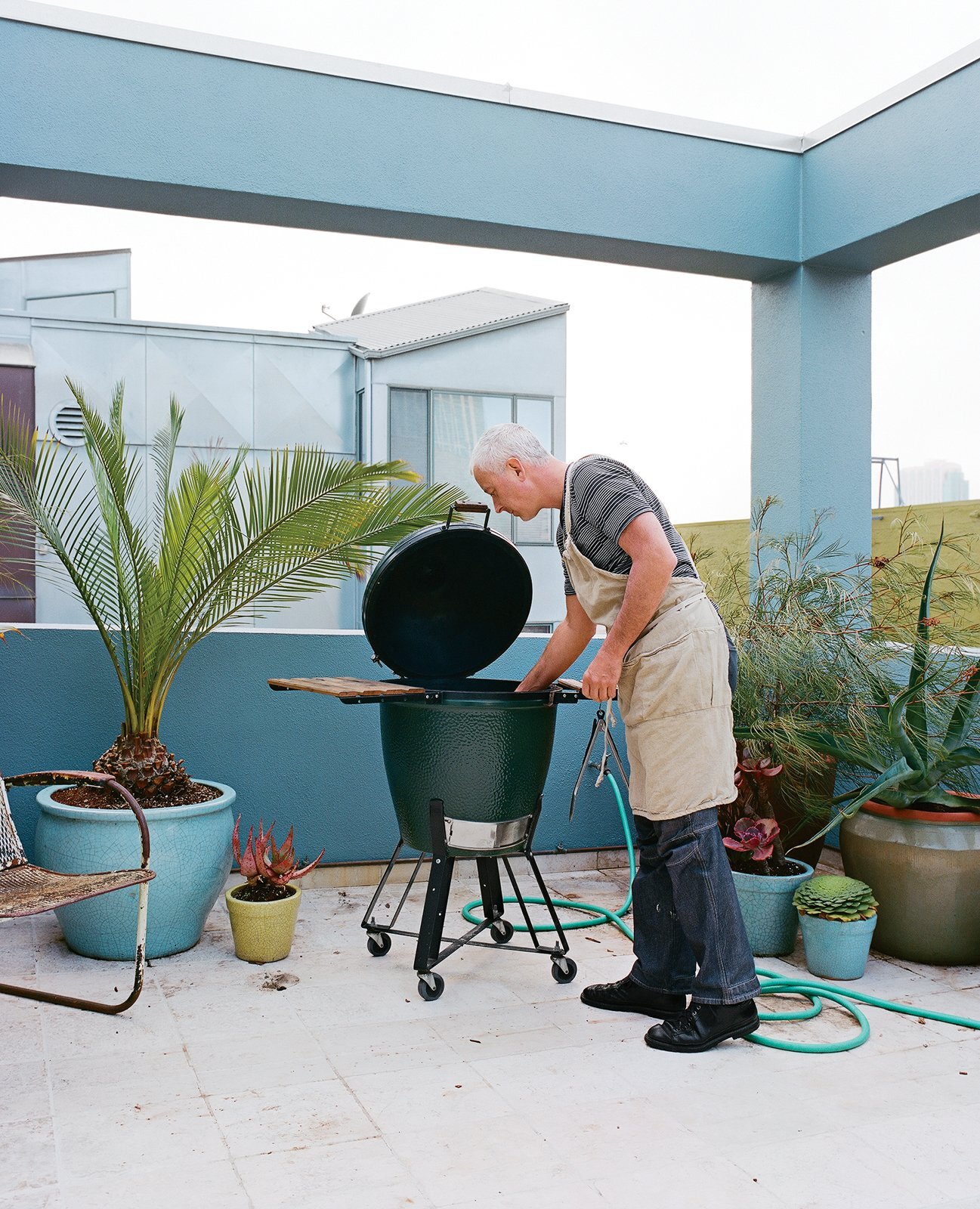 michael-tends-to-his-capons-in-a-big-green-egg.jpg