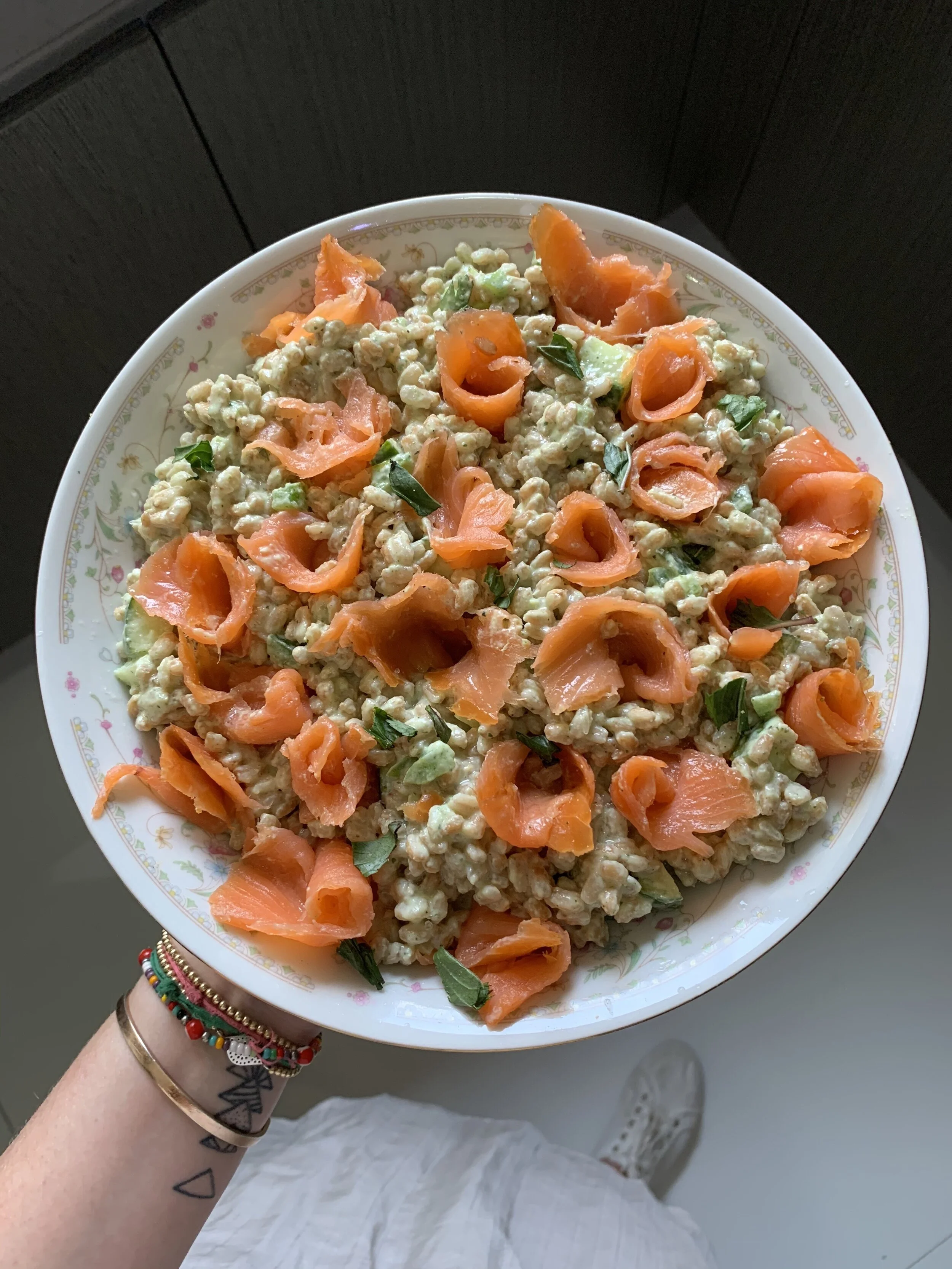 Farro con tzatziki cremoso &amp; salmón ahumado