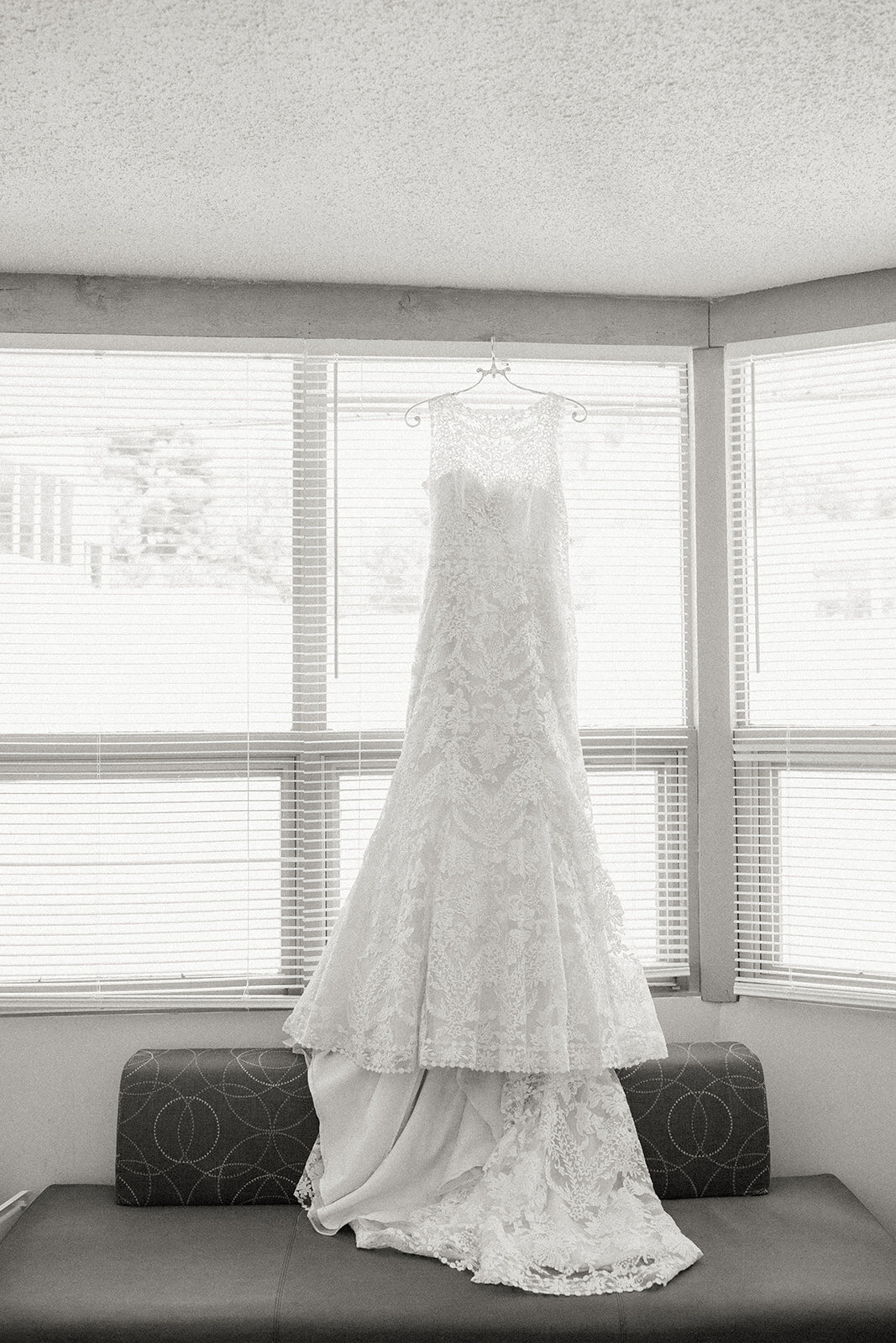 Dorothy_Louise_Photography_Hannah_Luke_Andres_Pevely_Missouri_Wedding_Getting_Ready-23.jpg