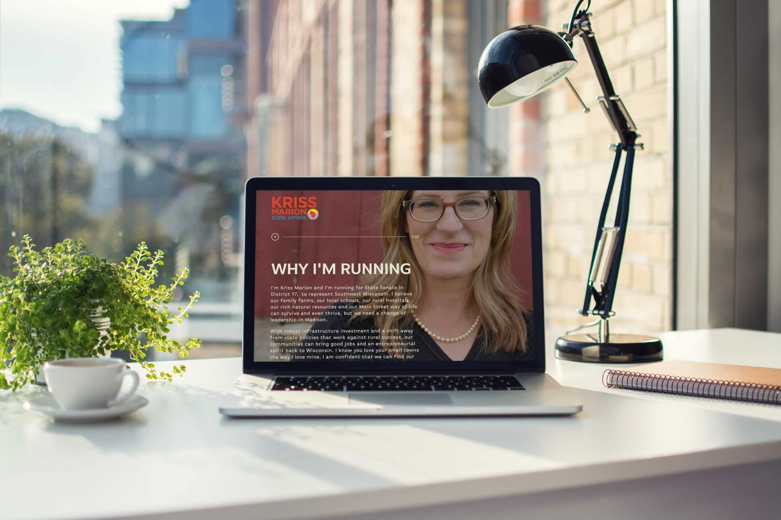 mockup_macbook_pro_office_1KM.jpg
