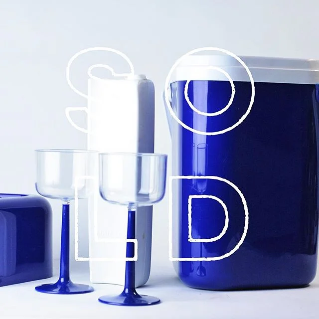 SOLD | Beautiful wine cooler for picnics- just in time for summer. Happy New Years! 🥂 Buy a designer wine caddy to keep your campaigns cold here! &bull;
&bull;
#picnic #etsy #Champagne  #🍷 #wine  #winecaddy #shoplocal  #wineclub #designer #merlot #