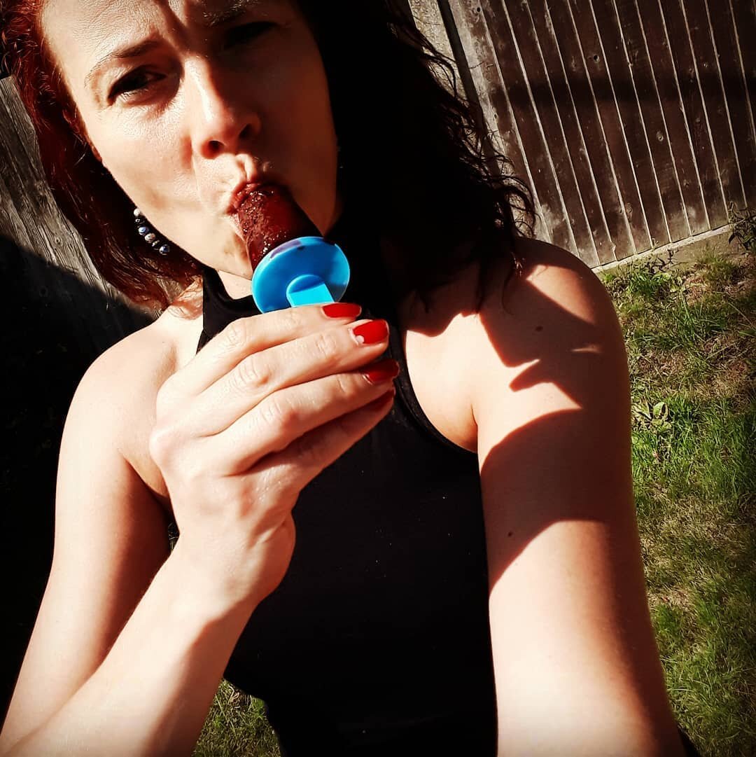 Cool finish for the hot 6 back to back PT sessions &amp; Tough Mother Classes + busy whatsapp chats with my lovely clients.

My ice lollie was made at home mixing and freezin berries

#hot
#sun
#homemadeicelollie
#frozenberries
#noaddedsugar