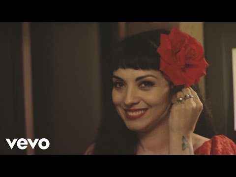Mon Laferte - Mi Buen Amor ft. Enrique Bunbury