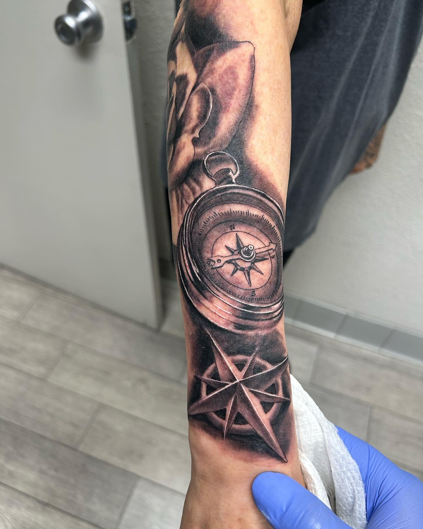Compass and rose 🌹 added to this sleeve I&rsquo;m working on!! 

Done here @adornmentbodyart Dm or txt (760)993-8455 for appointments!!!

#dripfornia&trade;️💦 #adornmentpiercingprivatetattoo #tattooartist #tat #tattooideas #bng #bnginksociety #bngt