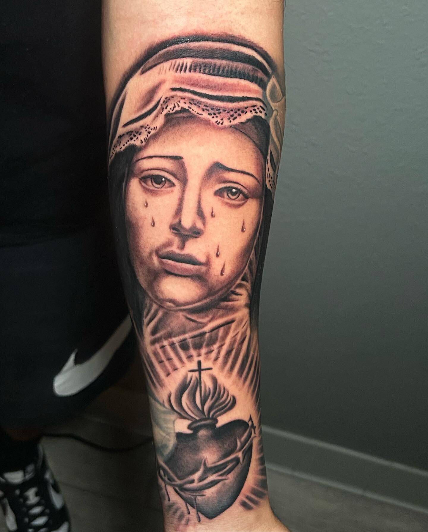 Virgin Mary 🙏🏽🙏🏽🙏🏽 Definitely a dope piece to do!!! Let&rsquo;s get some more done !!!🙌🏽🙌🏽 

Done here @adornmentbodyart 
Dm or txt (760)993-8455 for appointments.

#dripfornia&trade;️💦 #adornmentpiercingprivatetattoo #tat #tattooshop #tat