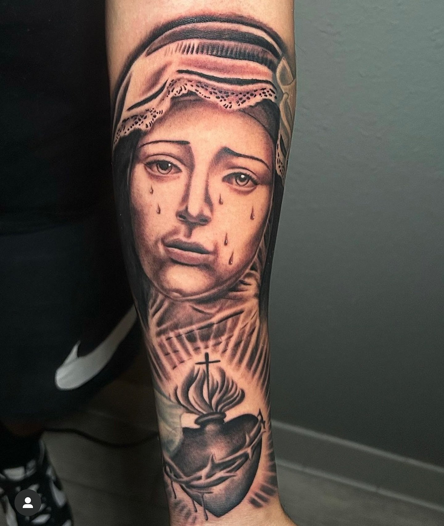 ✨Virgin Mary tattoo✨ This piece was done by @edgar_inks  here at Adornment. Head over to his IG page to check out his work and schedule your next tattoo appointment! #adornmentbodyart #adornmentstudios #adornment #palmsprings #california #palmsprings