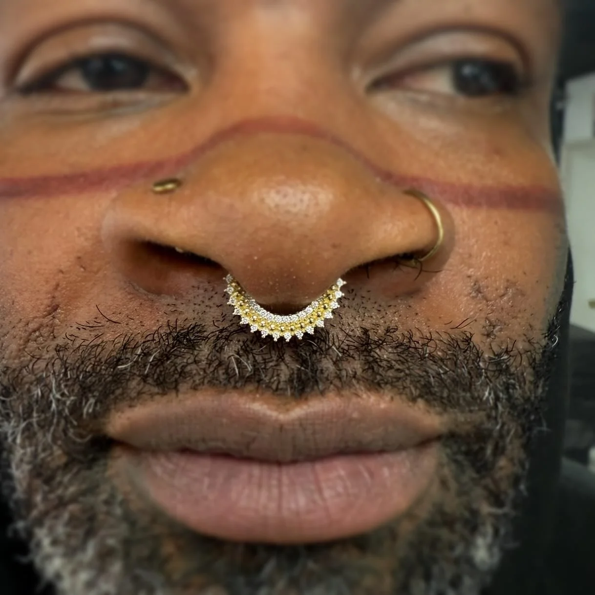 ⸻

@buddhajewelryofficial upgrade alert 🚨
@finegoldbodyjewelry upgraded his client&rsquo;s septum with this beautiful 14k gold &ldquo;Heart of Gold&rdquo; clicker here at @adornmentbodyart in gorgeous Palm Springs, CA. 🌴🌄🚠☀️

Jose (@finegoldbodyj