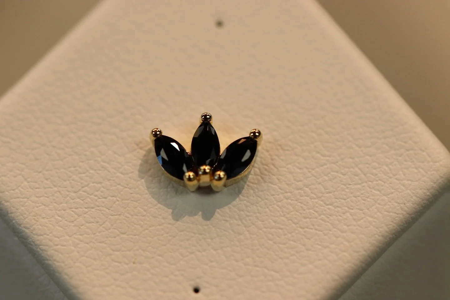 ✨Black Spinel &amp; Yellow Gold✨ @buddhajewelryofficial this &lsquo;Moet&rsquo; and would look amazing in a conch, helix, faux rook😍 Available and waiting for you!