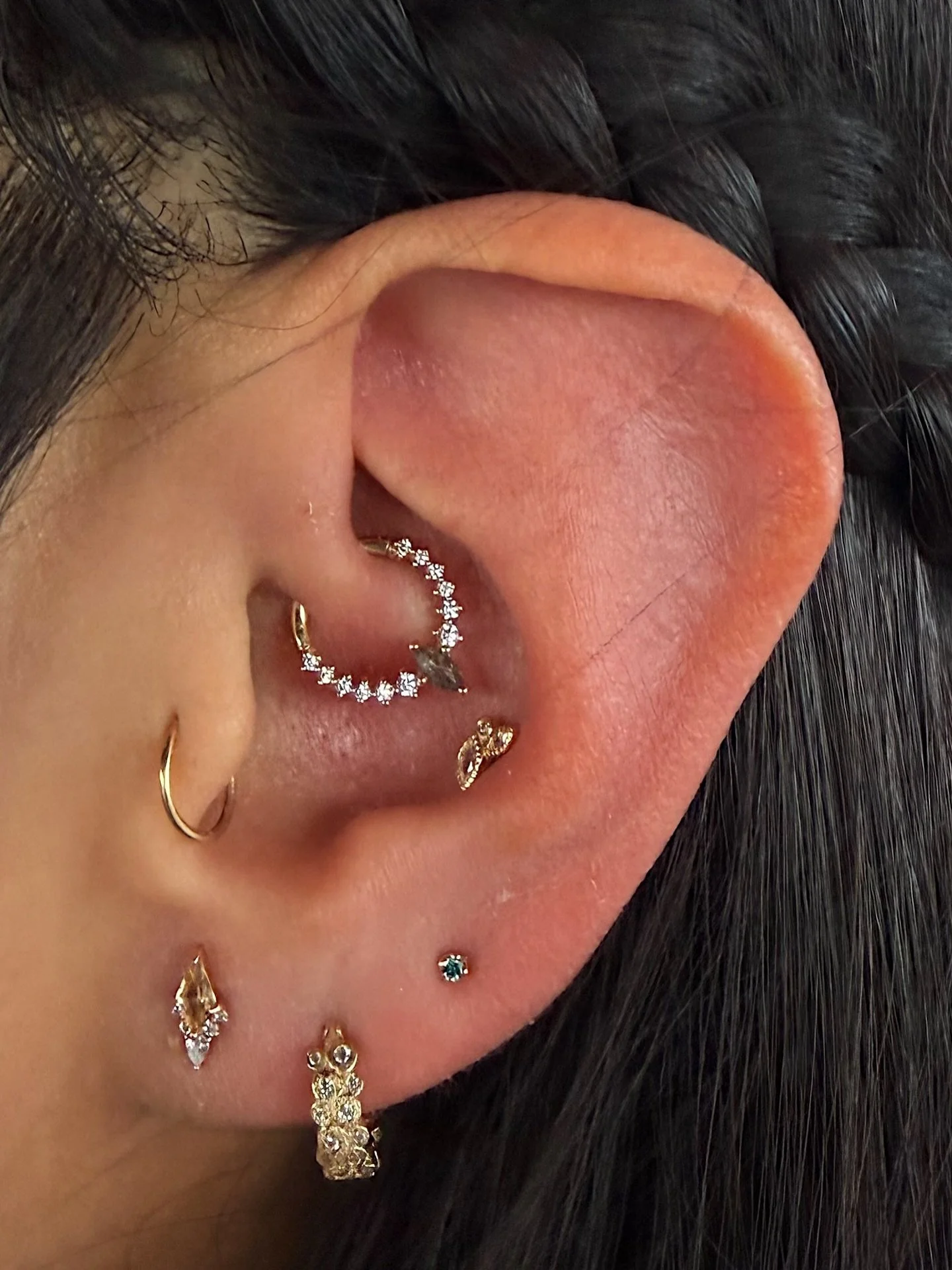 Our client came in this week and knew exactly what she wanted, color gemstones and gold! All piercings are healed, done by @finegoldbodyjewelry and she was ready for an upgrade. @emilyadorns and @finegoldbabe helped in selecting jewelry pieces and st