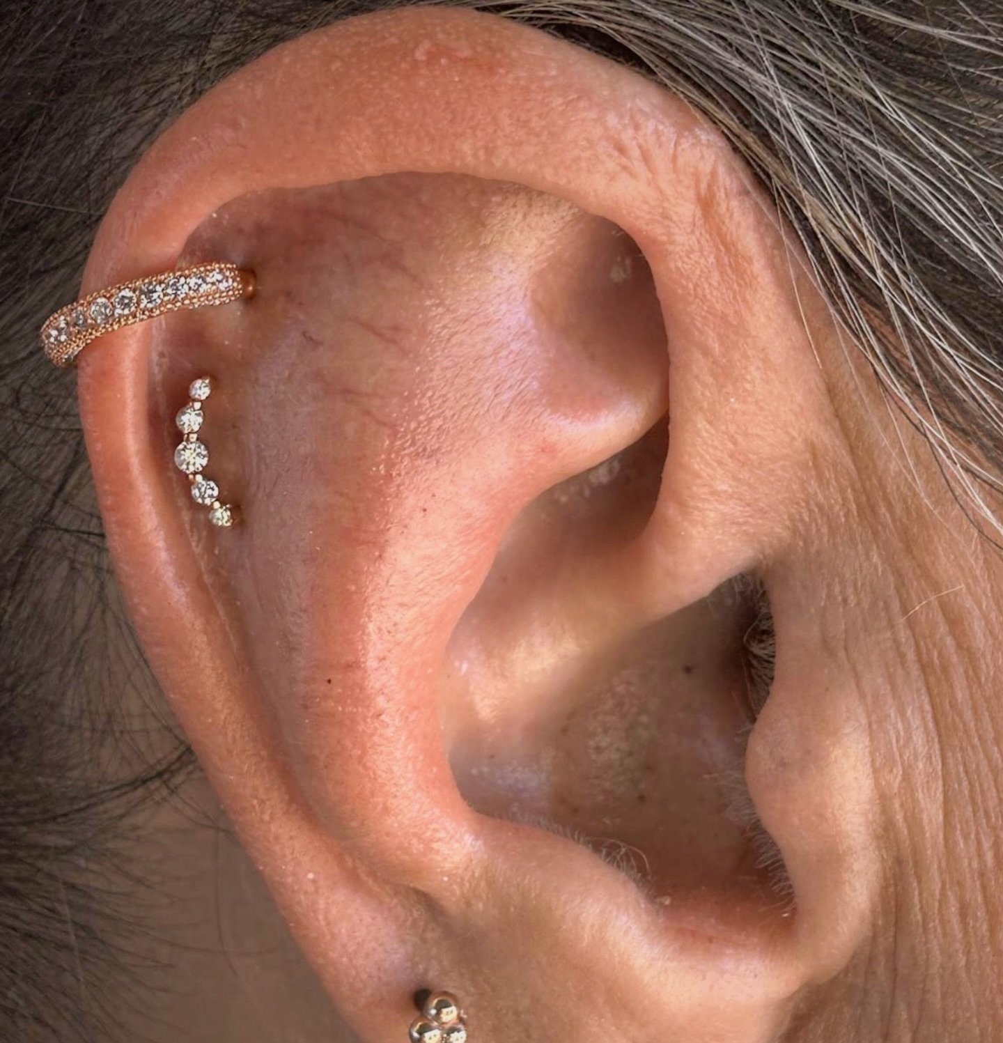We got to help our client update an existing helix with the &lsquo;Showcase&rsquo; clicker and reuse her &lsquo;eternal&rsquo; to pierce the lower helix. All Jewelry is @buddhajewelryofficial done by @savvypiercings  #palmsprings #buddhajewelry #prot