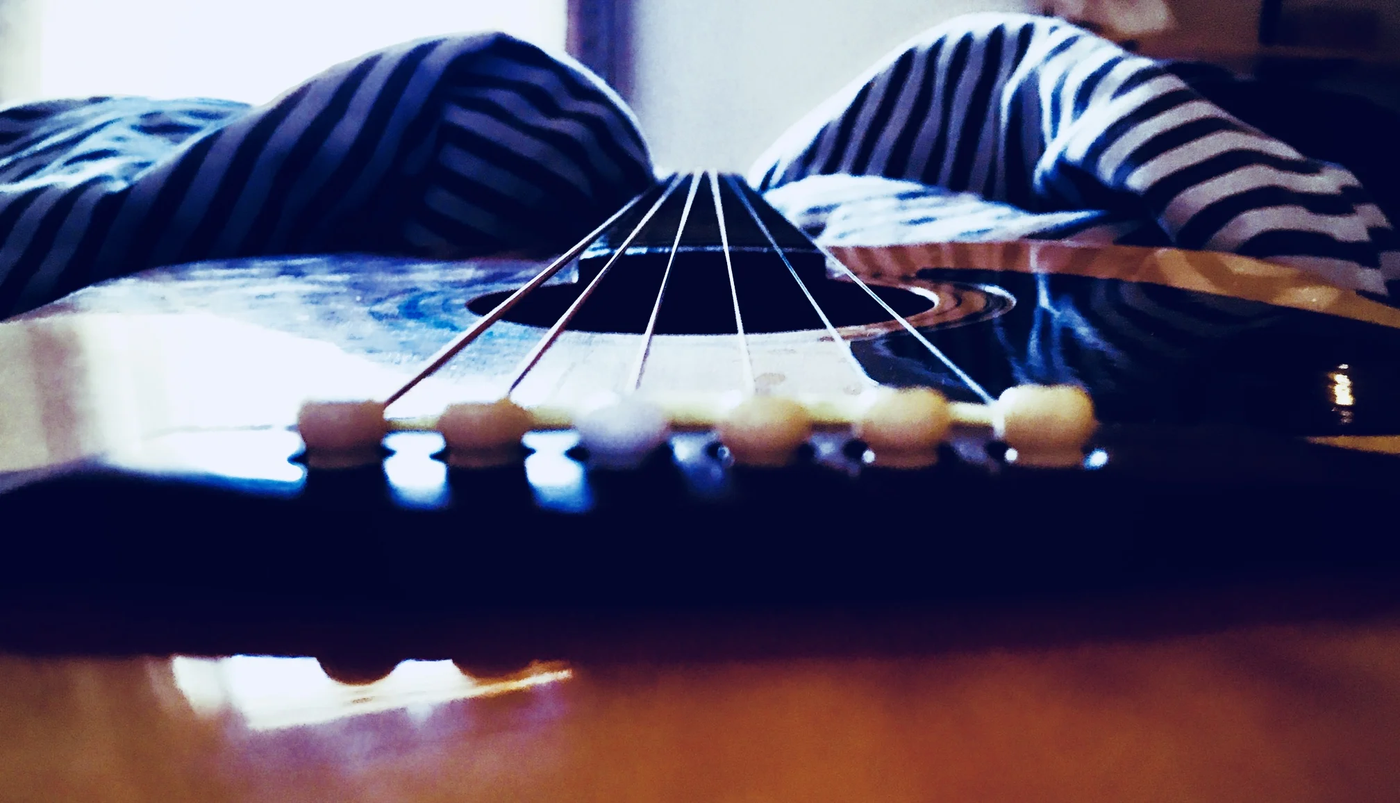 Guitar_Bed_Us.jpg