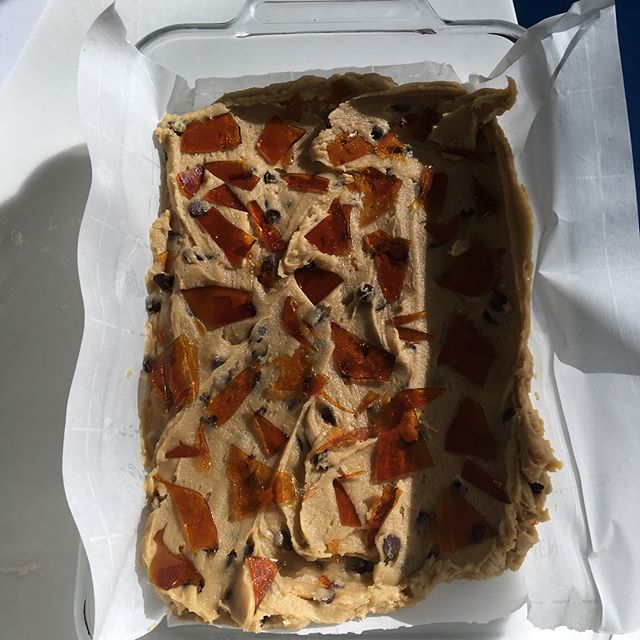 Butterscotch blondies from @violetcakeslondon &mdash; my favorite bakery in London. Also, I would like to note, it was my favorite bakery before she was picked to make Meghan and Harry&rsquo;s cake. (Although I did feel very affirmed when the news ca