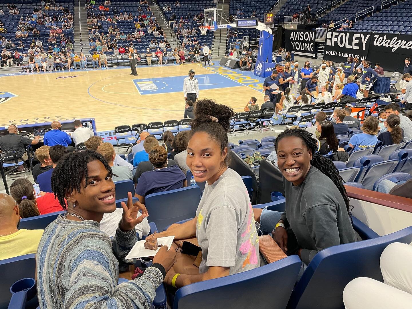 About last night&hellip;

Game Changers supporting @wnba at the @chicagosky vs @dallaswings game. #wegamechange