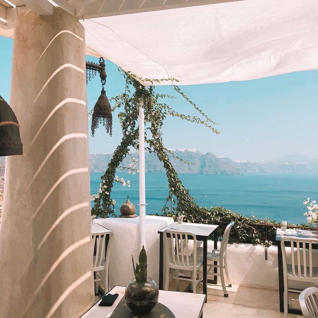 Dreamy Santorini settings via @suitcase.
#luxelocale #lifeisbeautiful