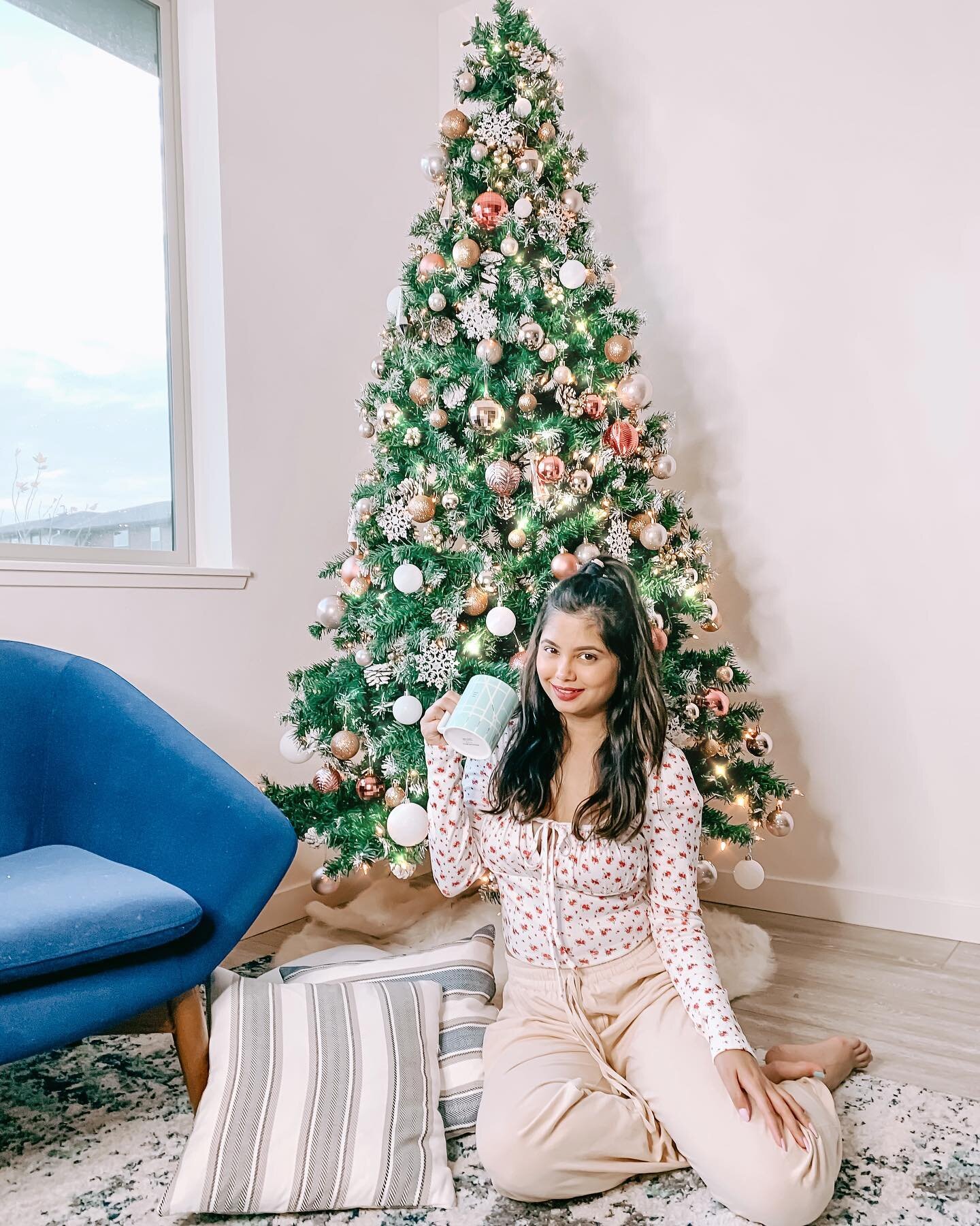 When&rsquo;s the right time to take down your Christmas tree? 🎄 

Kaushik says right after New Years! I however want to keep it up for longer? After all we need that extended cheer.

Jan 6th is also happens to be the day Kaushik proposed so I&rsquo;