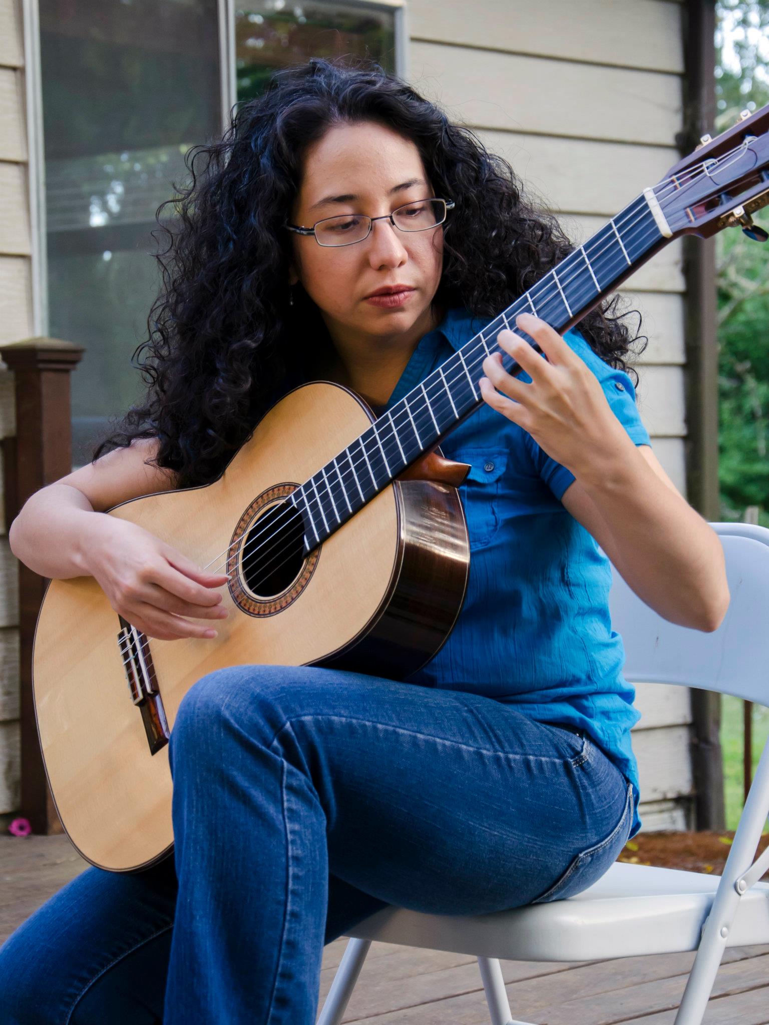 kristen_waligora_classical_guitarist_female_portland_blue_full.jpg