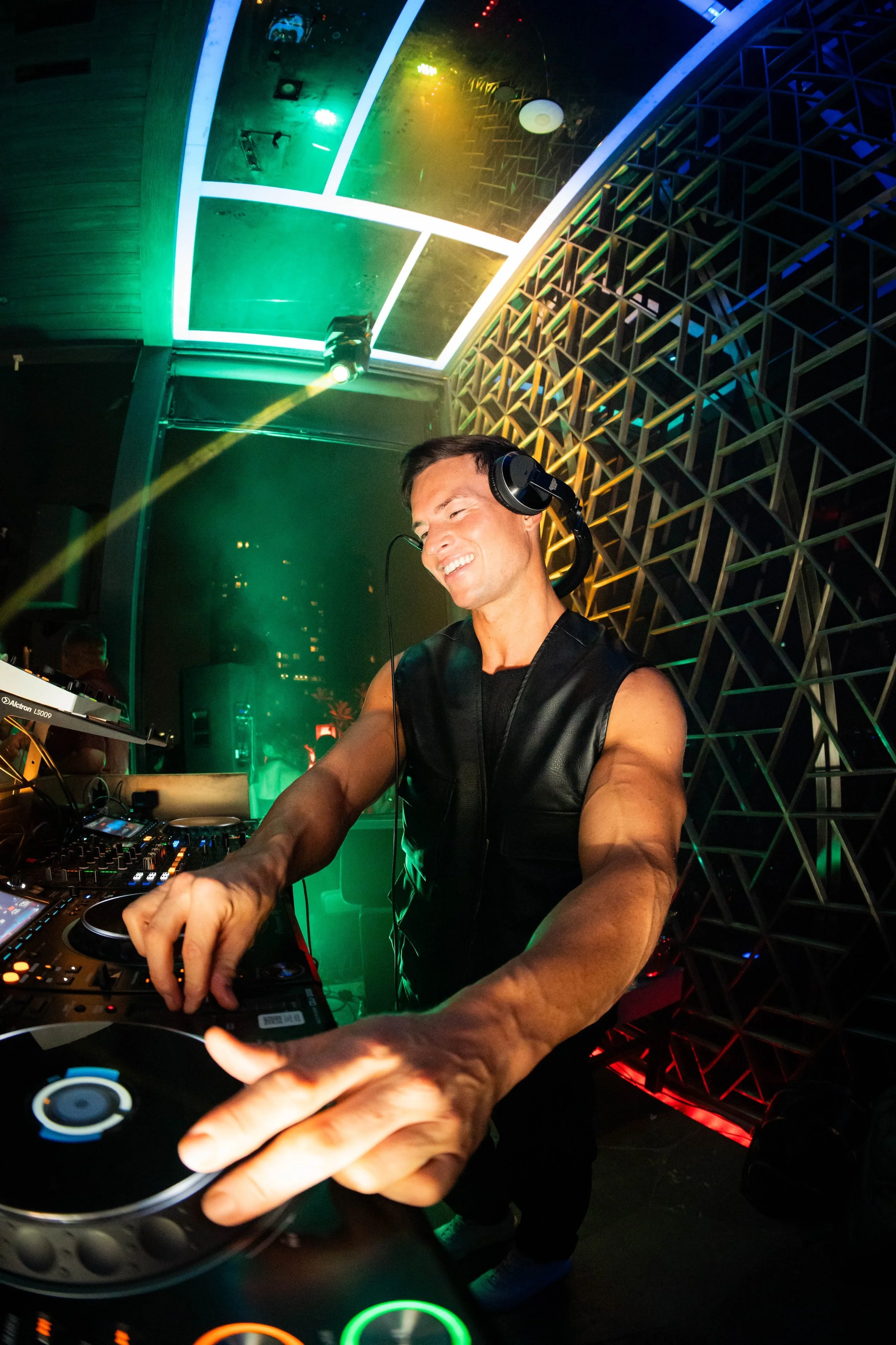 CHAOCHAO x JOEL CORRY-101025_MEV_michaeleffendy-03716_w.jpg