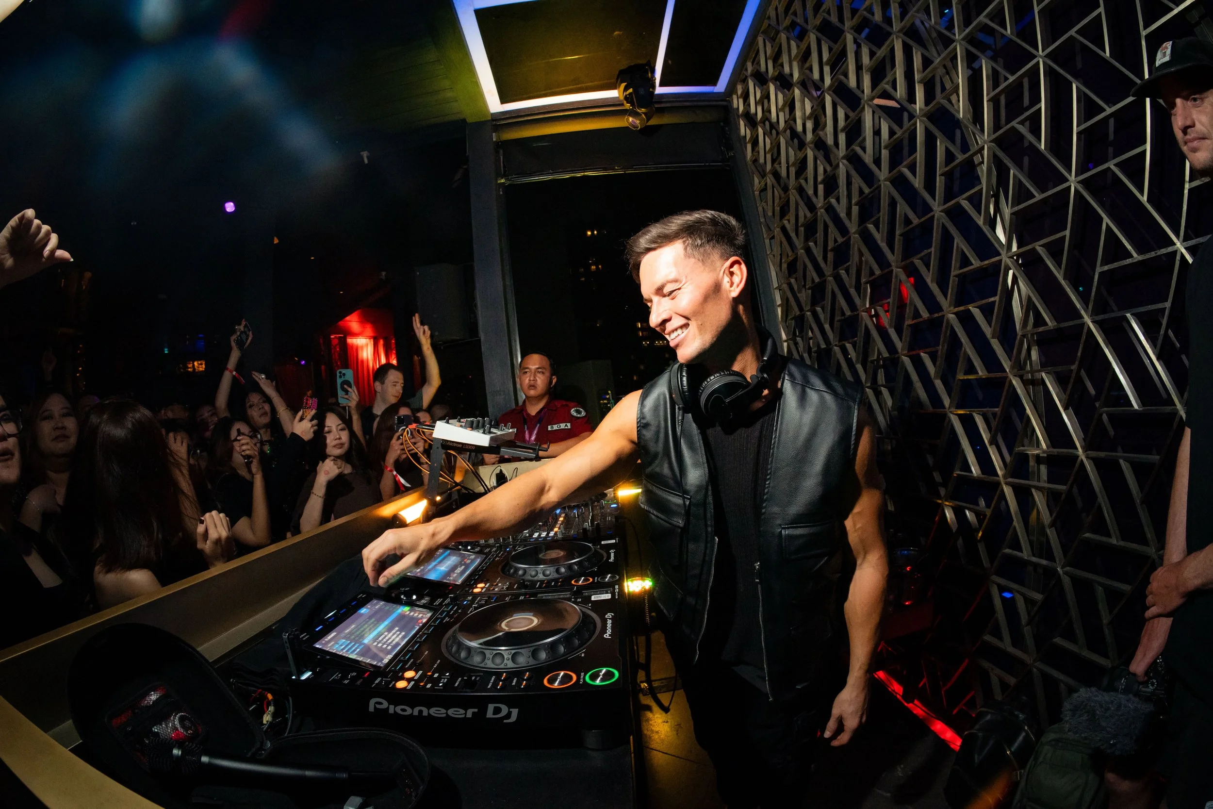 CHAOCHAO x JOEL CORRY-101025_MEV_michaeleffendy-03746_w.jpg