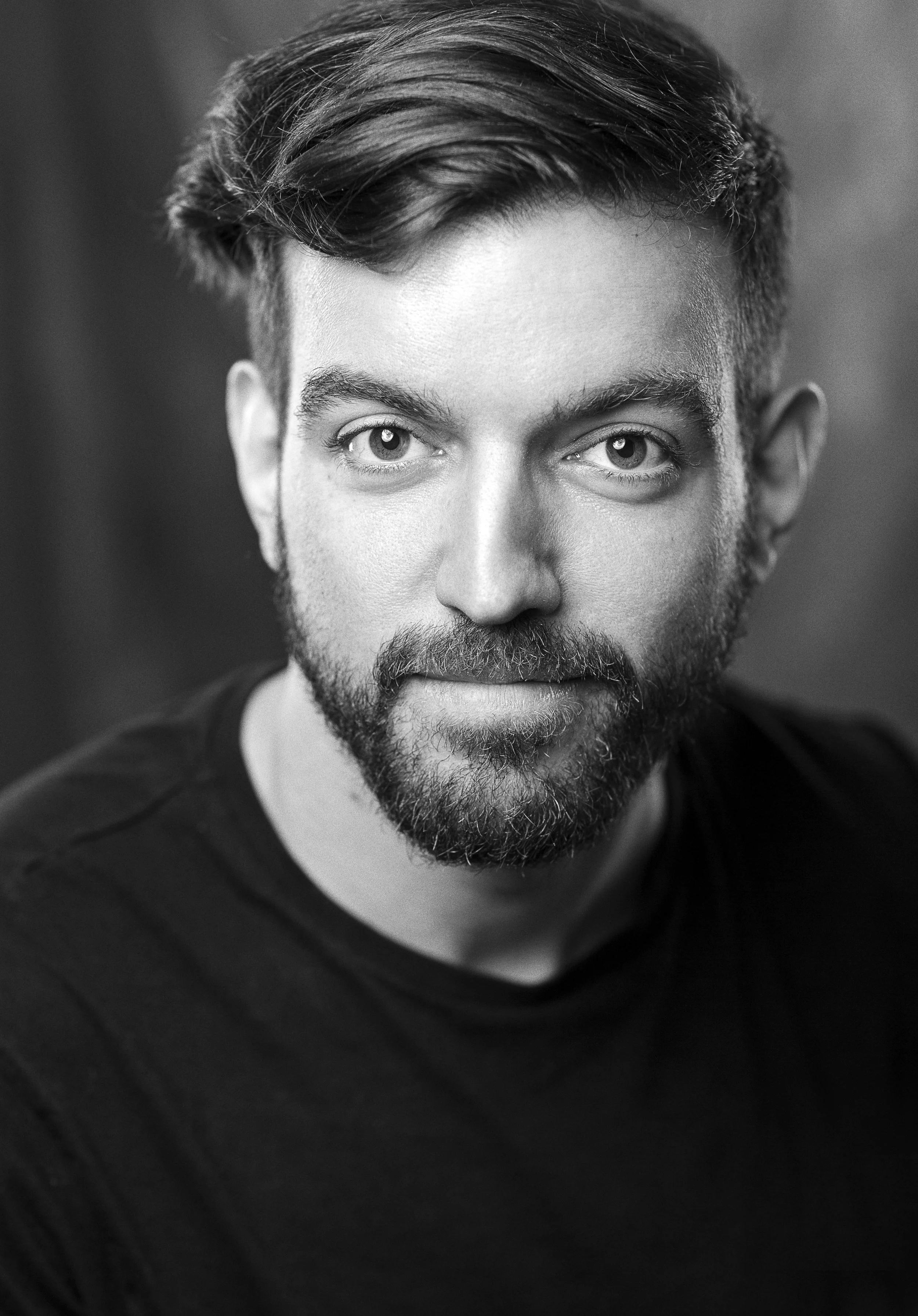 Guido is a Uruguayan actor musician, working in the UK stage since 2015. Training: Instituto de Actuación de Montevideo and Associated Studios, London. UK Theatre includes: Ordinary Days (Soho); Into the Woods (Chelsea); Love’s Labour’s Lost (Oxford Shakespeare Co); Fidel (Iris); Narnia (Brentwood); Julius Caesar (Brighton Fringe); CHE (BEAM2018); The Curse of Love (Bread & Roses); Illegals: The Game Show (Waterloo East); and A Brand New Start (Tristan Bates). Twitter: @elguidogarcia