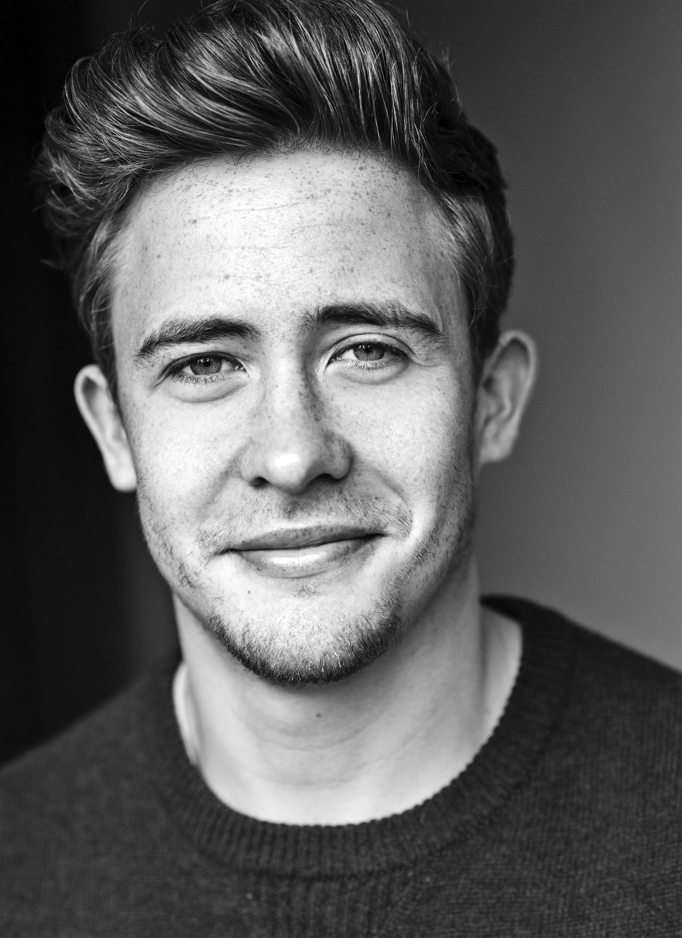 Ross trained at Millennium Performing Arts. Theatre includes: Elf - The Musical (Lowry Salford), Top Hat (Kilworth House); The Wipers Times (Arts); Big The Musical (Theatre Royal, Plymouth); Thoroughly Modern Millie (Kilworth House); Singin’ in the Rain (Théâtre du Châtelet); Kiss Me Kate (Opera North); Fiddler on the Roof (Royal Albert Hall); Barry Humphries Eat Pray Laugh (London Palladium / UK Tour); White Christmas (Dominion); 42nd Street (Curve and Gala Performance at London Palladium); Annie (New Zealand Tour). Television and Film includes: Penny Dreadful ; Muppets Most Wanted . Ross has also performed at the London 2012 Olympic Games Opening Ceremony directed by Danny Boyle.