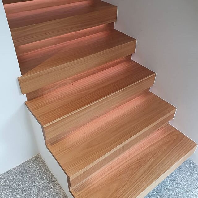 Still on the east side, here is the 2nd set of stairs. Blackbutt again with drop down nosing with debate for strip lighting.

#stairs #floatingtreads #floatingstairs #blackbutt #architecturestairs #sydneystairs #sydneystaircases #sydneyarchitecture