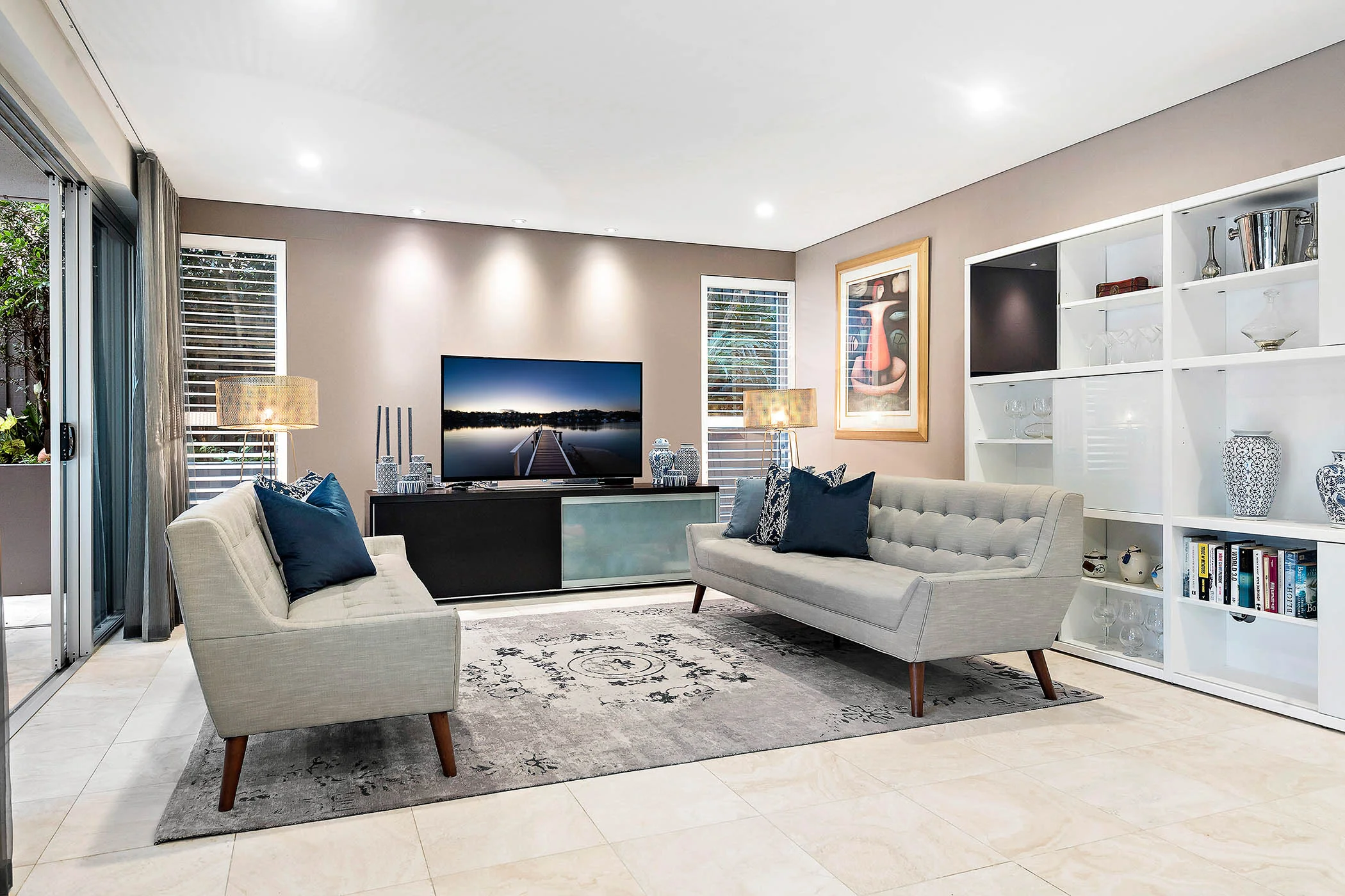 2-Living Room.jpg