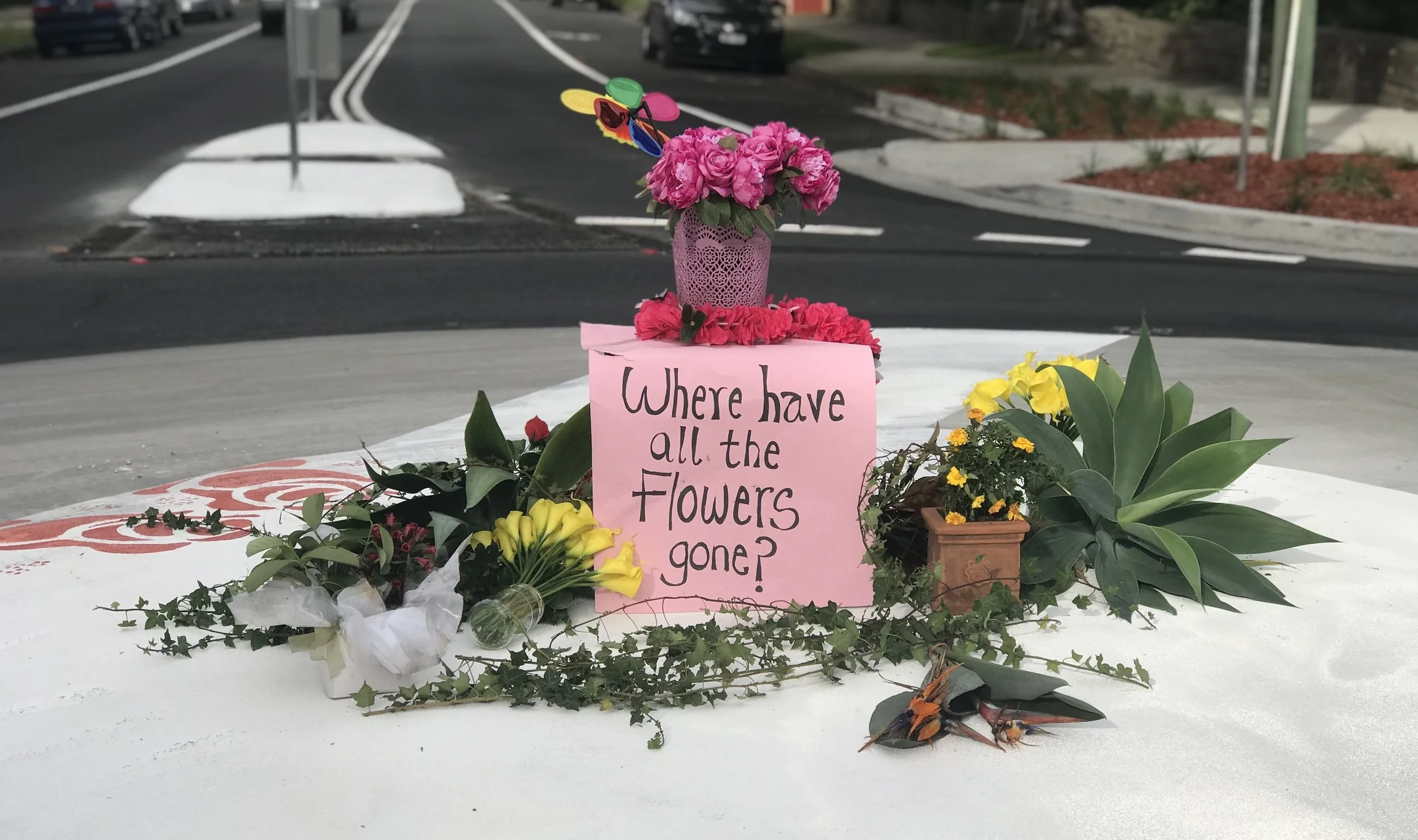 A floral protest in Cremorne has attracted the attention of top Sydney broadcaster, Chris Smith.