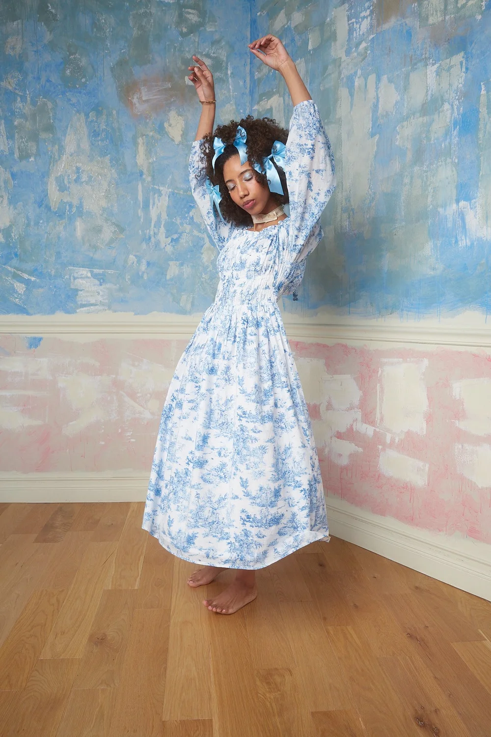 daphne blue dress white lotus Blue Halterneck Floral Modern Cheongsam L