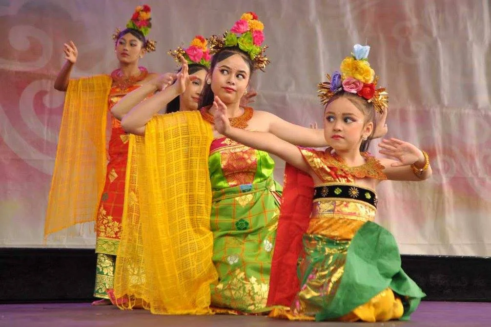 Indo Dance Sanggar Lestari Juniors.jpg
