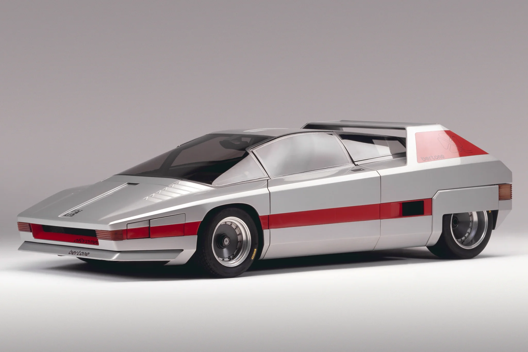 alfaromeo33navajo3-l-13ef1b05c6eabbf5.jpeg