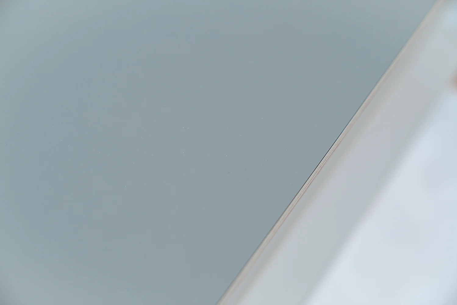  テーブルの天板はメラミン仕上げで 少しの汚れならば寄せ付けません 