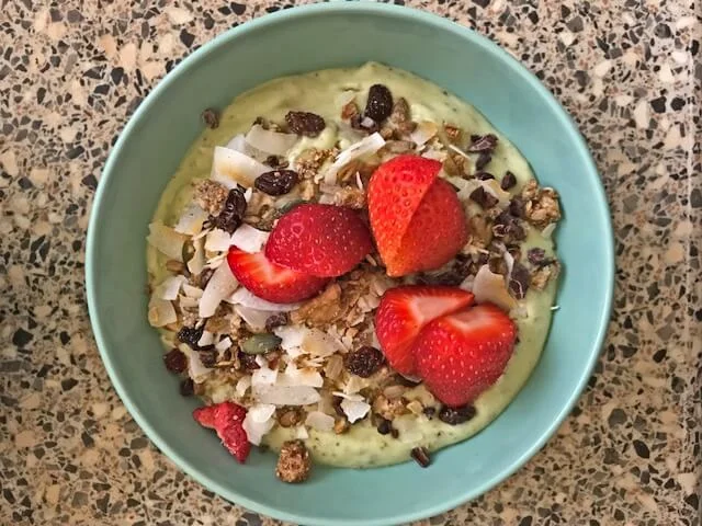 Smoothiebowl met cruesli en vers fruit
