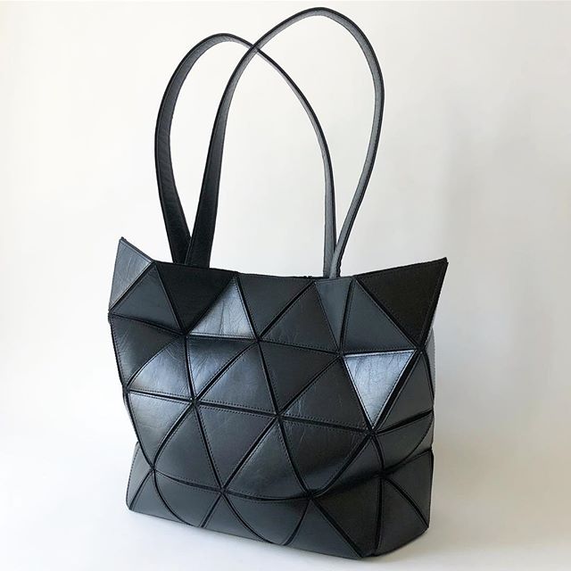 JoJoh Bag no. 29 🖤
#cirkul&aelig;r&oslash;konomi #upcycling #l&aelig;dertaske #taske #leatherbag #danskdesign #danishdesign #madeindenmark #jojoh