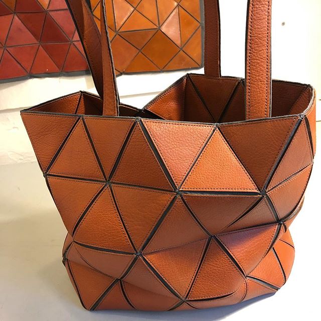 Just completed bag no 34. It will soon be available in the webshop (link in bio) 
#cirkul&aelig;r&oslash;konomi #upcycling #l&aelig;dertaske #taske #leatherbag #danskdesign #danishdesign #madeindenmark #jojoh
