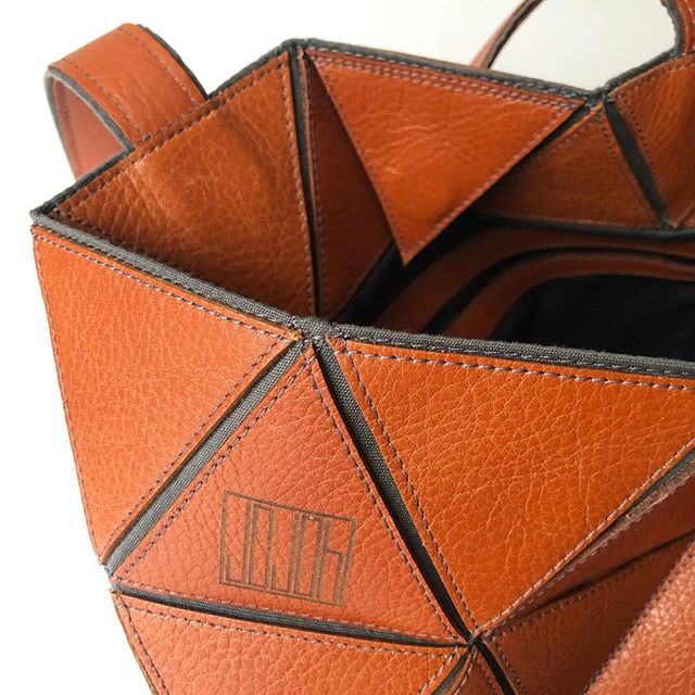 Bag no. 34 
#cirkul&aelig;r&oslash;konomi #upcycling #l&aelig;dertaske #taske #leatherbag #danskdesign #danishdesign #madeindenmark #jojoh