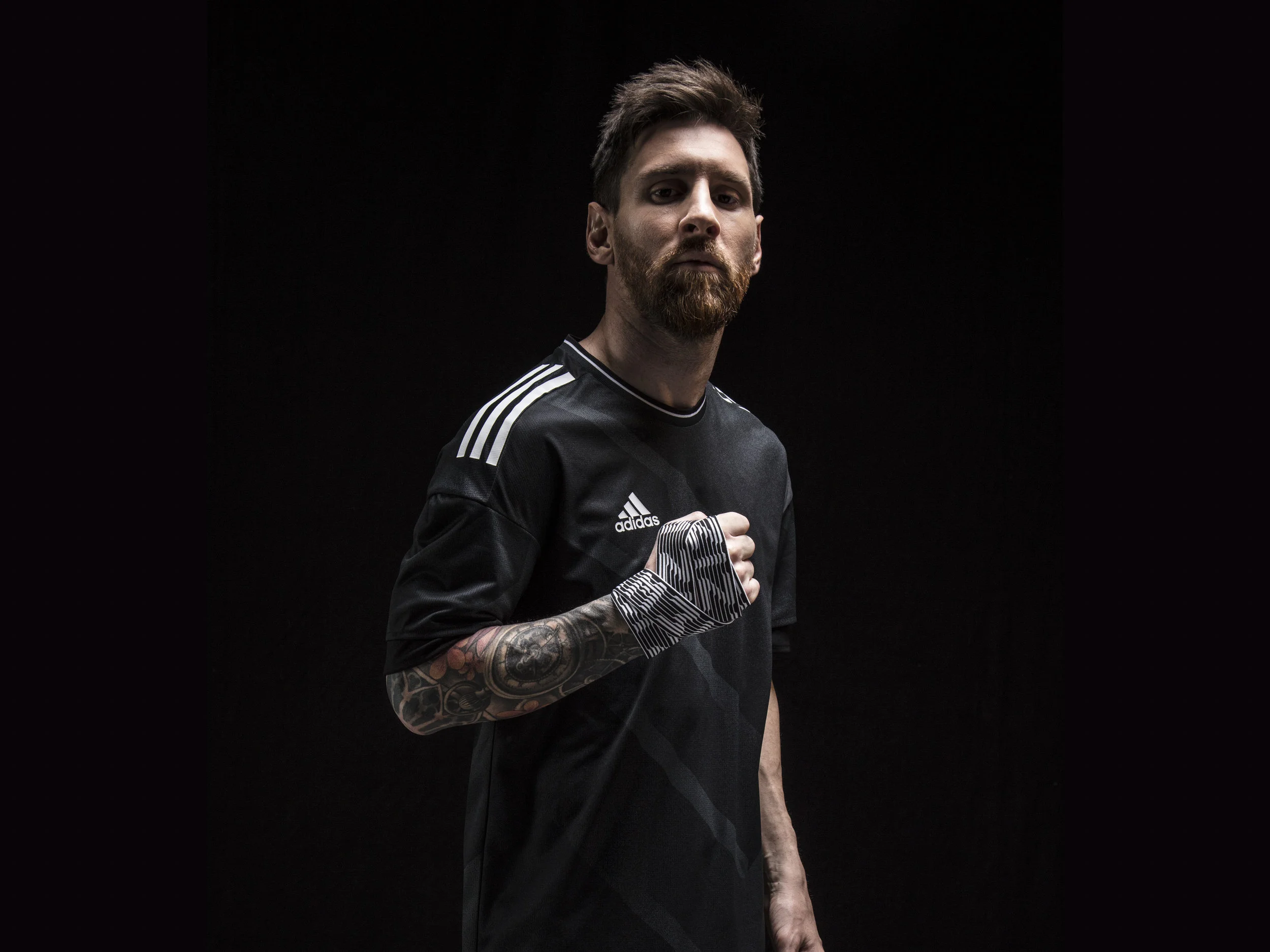 _messi_nemziz_dust_armWrap_Select_02c.JPG