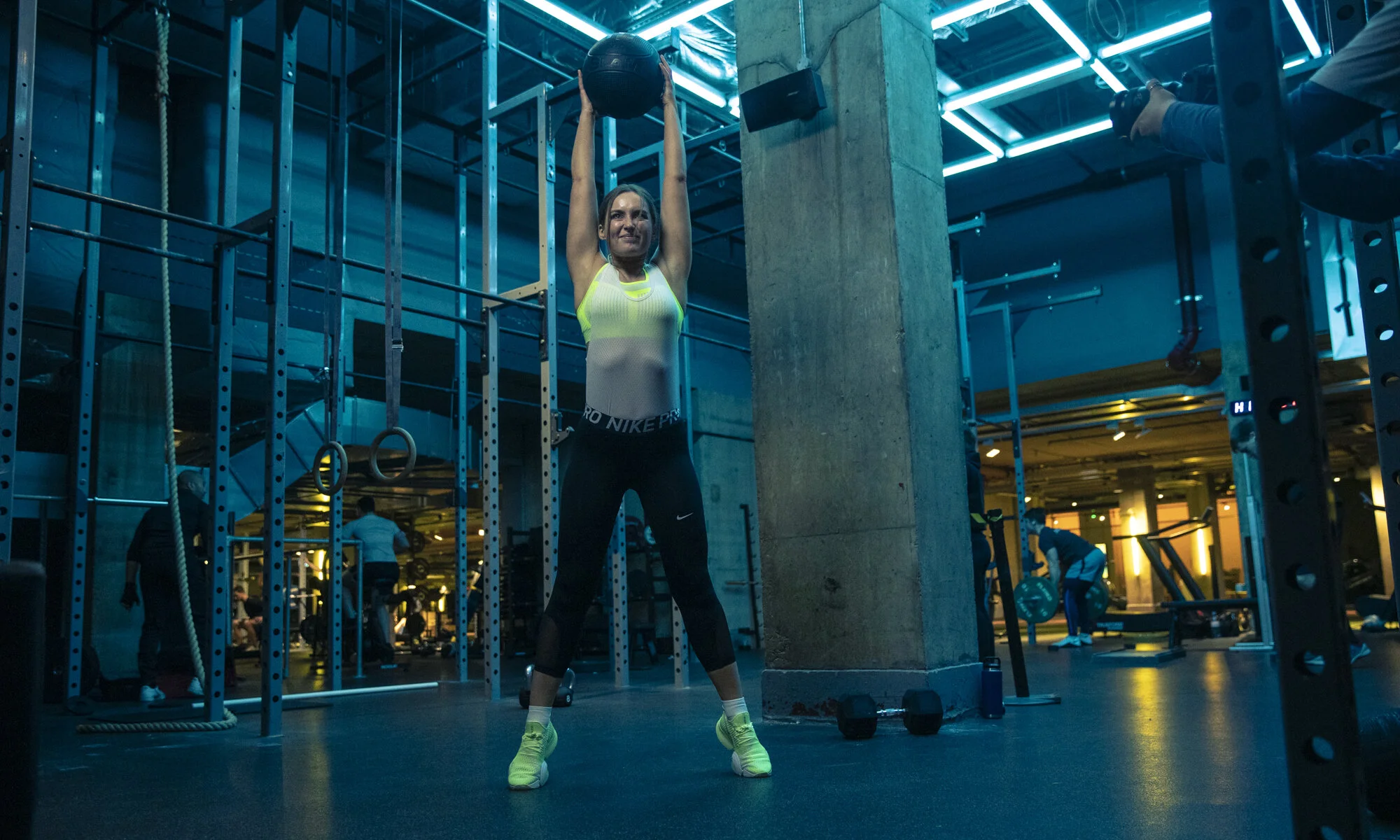 ROZ_SS_NIKE_GYM_RAW_SHOT_308_5K_V1_10x6.jpg