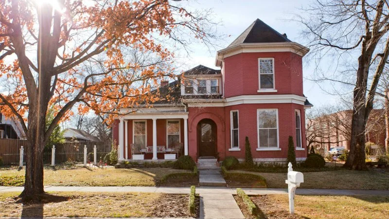 Airbnb There are TONS of affordable Airbnb options in Nashville ranging from single rooms, or studio apartments, up to entire houses.