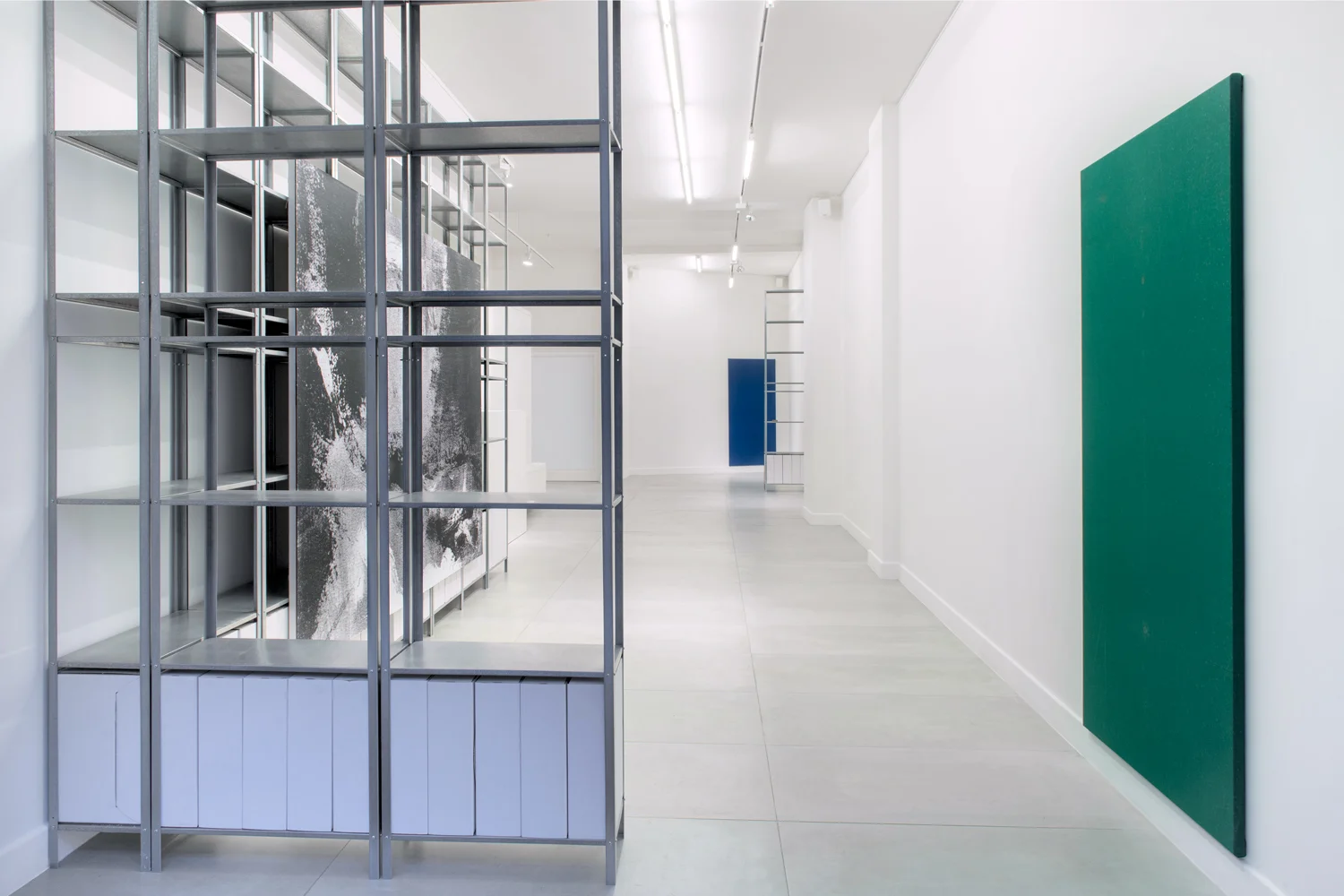 Exhibition view ‘Fools From The Same Kingdom’ (1st room), duo show Manor Grunewald and Simon Laureyns, Barbé Urbain gallery. © Alexander Saenen